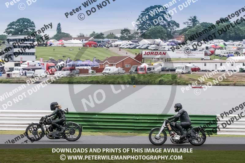 Vintage motorcycle club;eventdigitalimages;mallory park;mallory park trackday photographs;no limits trackdays;peter wileman photography;trackday digital images;trackday photos;vmcc festival 1000 bikes photographs